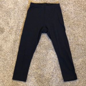 Danskin Classic Supplex Body Fit Capri Legging